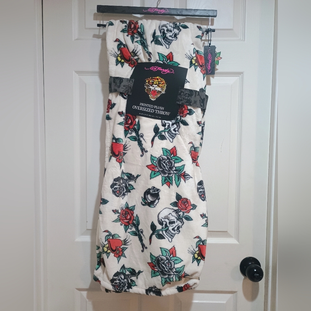 New Ed Hardy Skull/Rose Printed Plush Oversized Throw Size 60x70